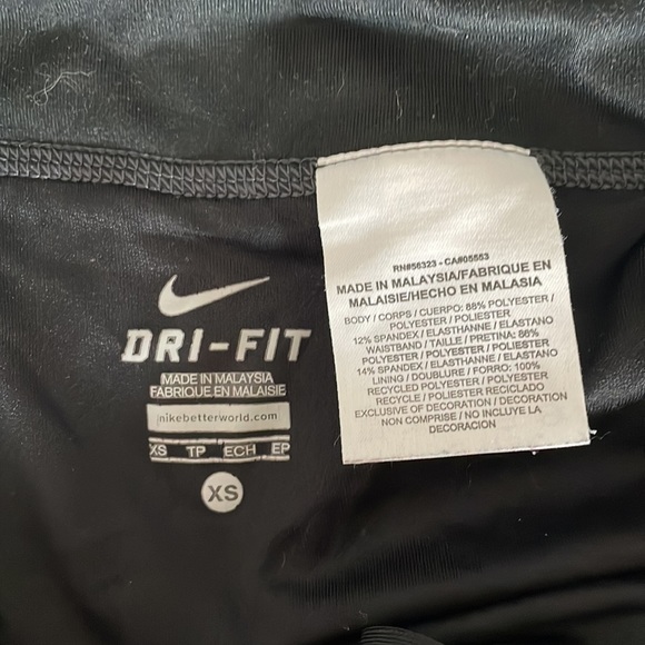 Nike Dri-Fit Girls Shorts - Picture 3 of 3